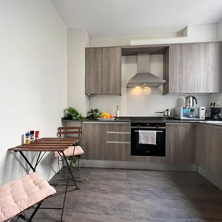 Avinyo 4 Bed & Breakfast *